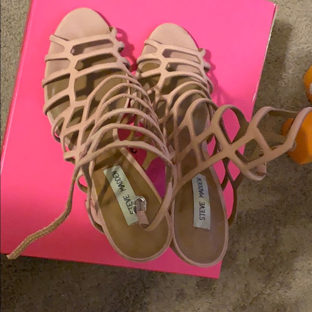 Steve Madden Scalloped Sandal